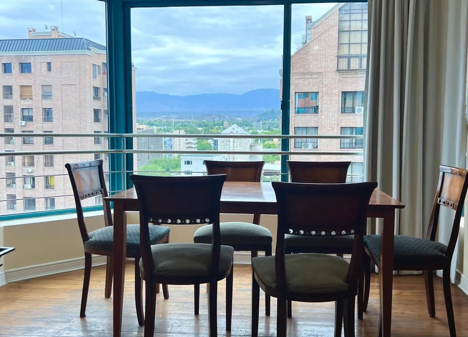 Ferienwohnung Lujoso Departamento En La Mejor Ubicacion De La Ciudad De Mendoza, Con Vista A La Montana Y Piscina